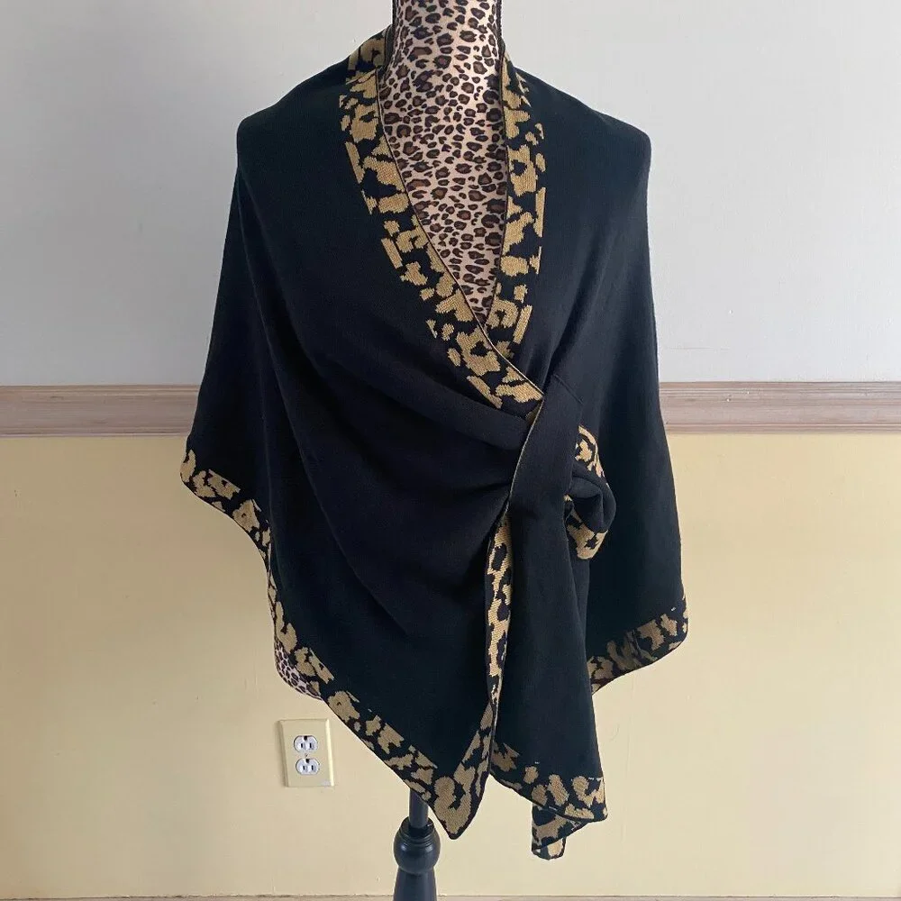 Top it off The Katie Knit Wrap Black Leopard‎ One size